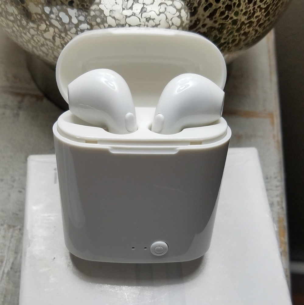Bluetooth earbuds
